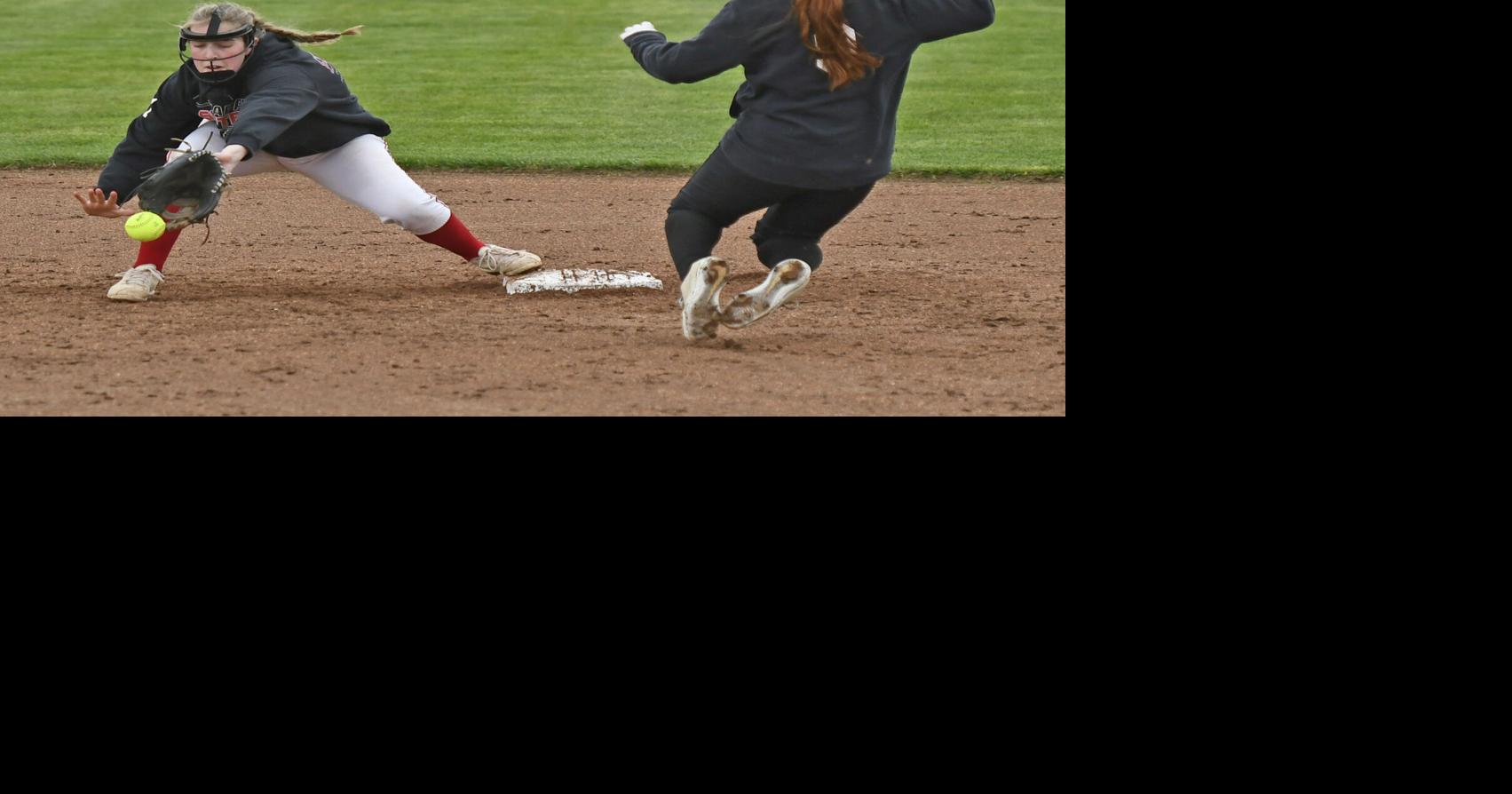 SOFTBALL splits doubleheader with Coldwater Sports