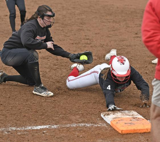SOFTBALL splits doubleheader with Coldwater Sports