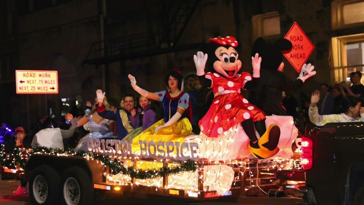 Waxahachie Texas Christmas Parade 2022 2021 Christmas Parade And Tree Lighting – Waxahachie | Video Gallery |  Waxahachiesun.com