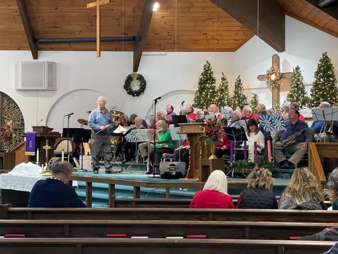 Christmas tree lights up Kenova in remembrance of loved ones News