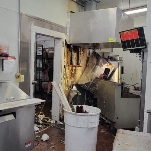 Hooper's Crab House Staff Step up After Kitchen Fire Latest News