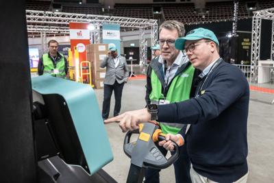 IFOY Innovation Check: The Mobile Robot Company, J1600 self-driving pallet jack