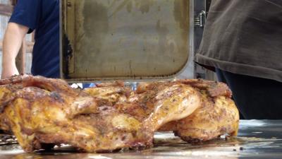 Volunteers Back The Blue With Free Meals
