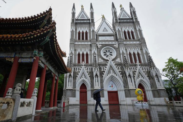 China Catholic Under Pressure
