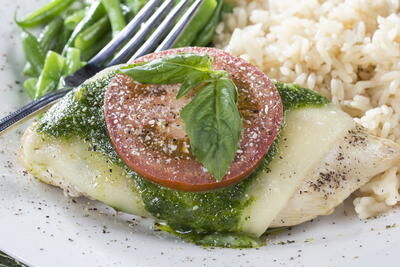 Weeknight-Pesto-Chicken_ArticleImage-CategoryPage_ID-1892172