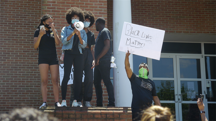 Day That Starts With Peaceful Demonstrations In Downtown Dover for George Floyd Also Sees US 13 Shut Down, Businesses Looted