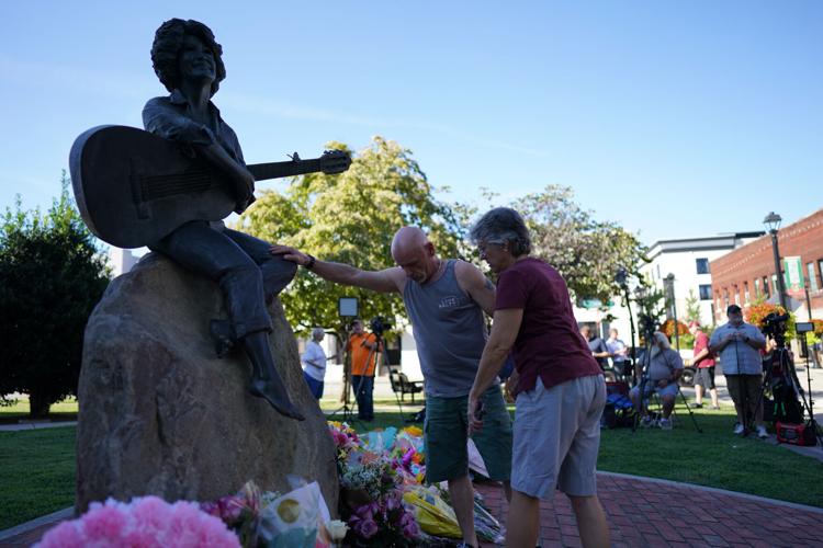 From Los Angeles to Nashville, fans remember Dolly Parton, in photos