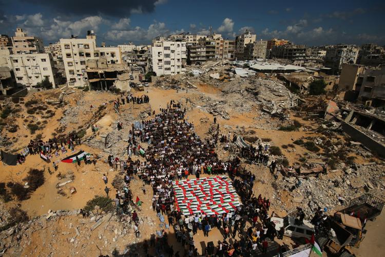 Israeli passengers returned home after terrifying flight and other top photos from the Middle East