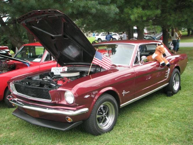 CLASSIC MUSTANG AT CHROME CITY RIDE