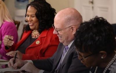Hogan bill signing