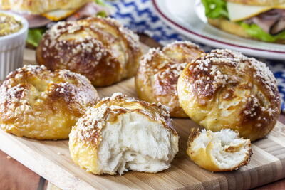 Homemade-Pretzel-Rolls_ArticleImage-CategoryPage_ID-2749077
