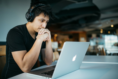 EssayShark Releases New Research Highlighting Rising Textbook Costs Burdening U.S. College Students