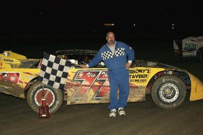 VIC THOMAS SPORTSMAN WINNER
