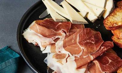 Easy, Elegant Charcuterie Boards for Effortless Holiday Hosting