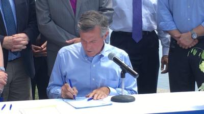 Ban on Single-Use Plastic Bags Signed into Law in Delaware