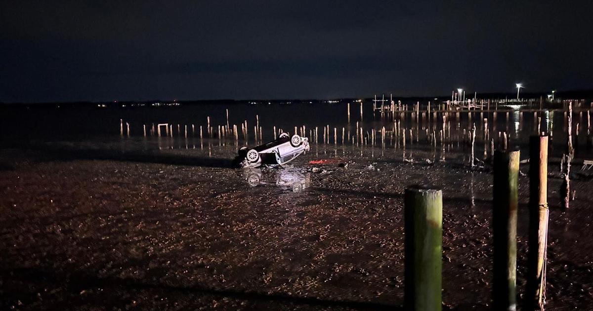 New Year's Eve drive ends with crash into Indian River Bay