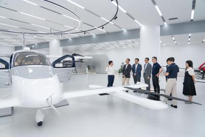 US Senator Steve Daines and CPIFA Vice President Geng Shuang Visit EHang and Take a Flight on the EH216-S