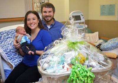 Caleb-Heather-and-John-Midash_First-Baby-2017_web