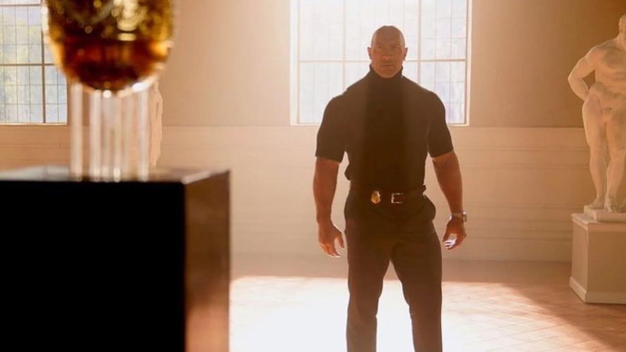 Movie Review – Red Notice