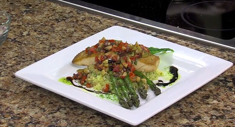 Tasting the Pan Seared Mahi Mahi Market Street Inn Tuesday May 19 2015 YouTube