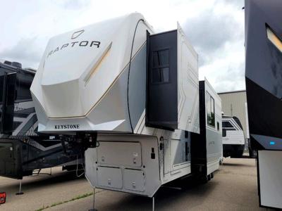 Fifth-Wheel Toy Hauler Selection Expands at TradeWinds RV Center