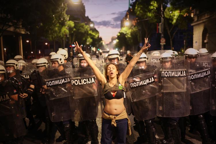 APTOPIX Serbia Protest