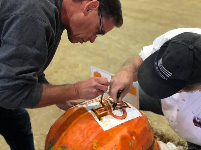 PUMPKIN CARVE2
