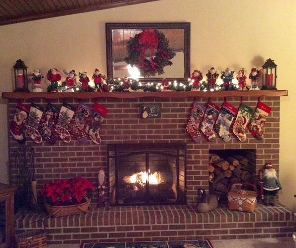 Santa mantle Gary & Debby Flood, Laurel, DE