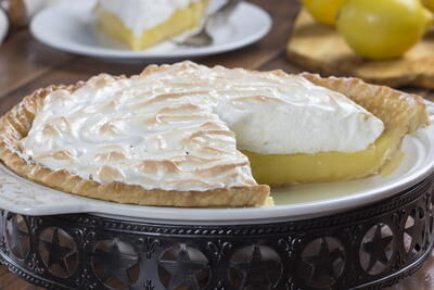 Lincolns-Lemon-Custard-Pie_ArticleImage-CategoryPage_ID-2050964