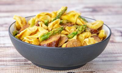 A Creamy Pasta Delight Perfect for Dining Outdoors