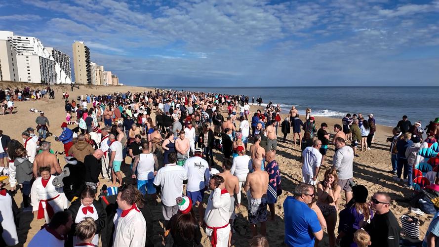 1st Half of Penguin Swim Crowd
