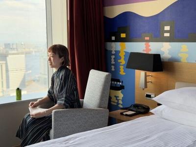 Park Hotel Tokyo Unveils Ayairo’s Immersive Fireworks Artist Room