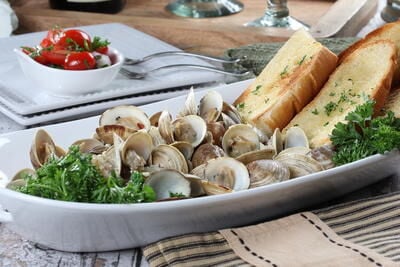 Garlic-Steamed-Clams-692c_ArticleImage-CategoryPage_ID-3078378