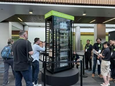 GTC 2026 Live: This "Breathing" Glass Rack Reveals the Physical Form of Next-Gen AI Compute as an Intelligent Lifeform
