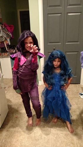 Baylie and Caroline Williamson (Mal & Evie from Disney’s, The Descendants)