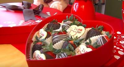Valentine s Day Fruit Bouquets at Edible Arrangements   YouTube