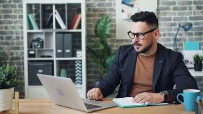 How to Use AI to Start an Online Business in 2026: Skills Every Beginner Needs