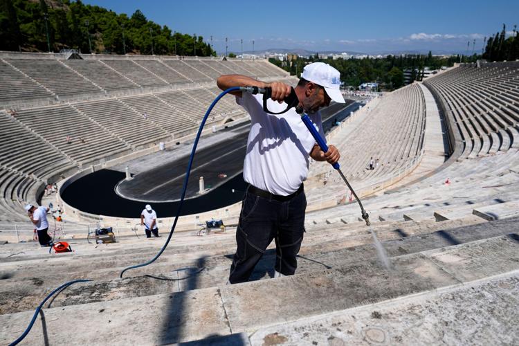 Greece Olympics Stadium Cleaning