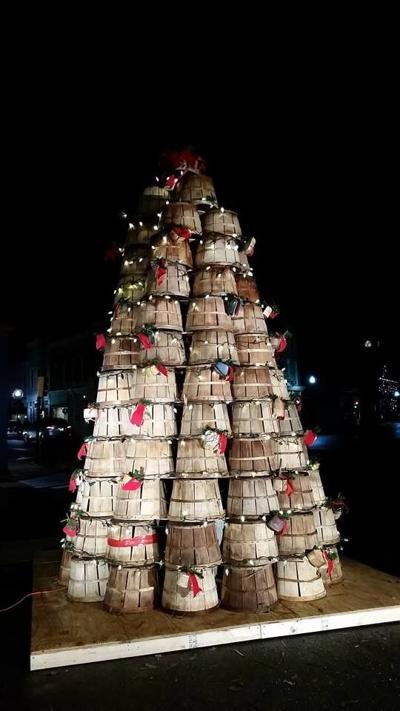 Cambridge Builds Bushel Basket Christmas Tree