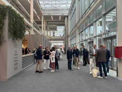 China Sintered Stone Factory Direct Export vs European Suppliers at CERSAIE: Cost, Quality & Carbon Footprint Compared