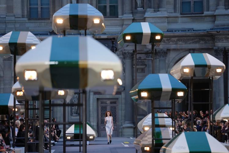 APTOPIX Paris Fashion Louis Vuitton Womens S/S 27