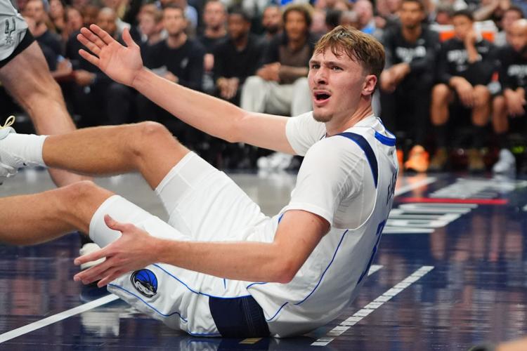 Spurs Mavericks Basketball