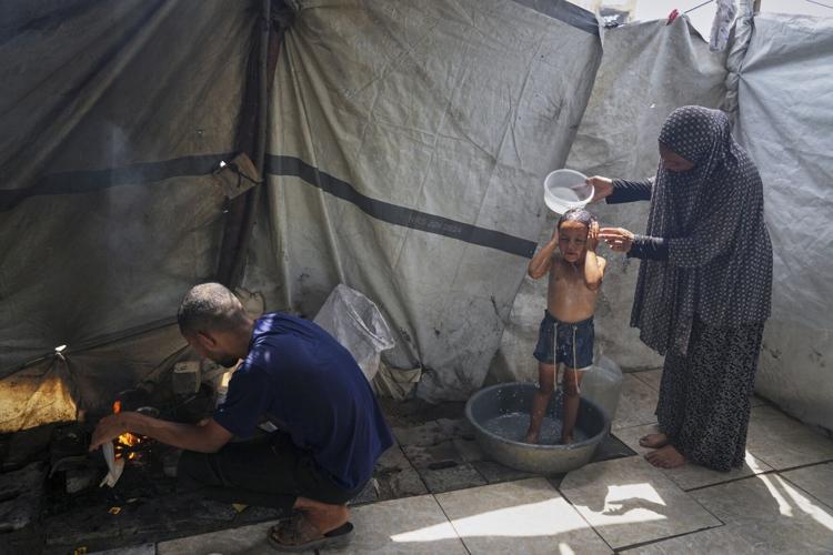APTOPIX Israel Palestinians Gaza Heat Water