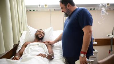 Olympiacos FC Owner Evangelos Marinakis Visits Ayoub El Kaabi Following Successful Surgery, Pledges Full Club Support
