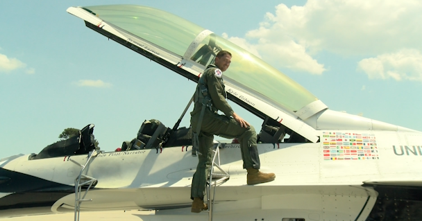 Former Orioles pitcher takes flight with U.S. Air Force Thunderbirds ahead of Ocean City Airshow