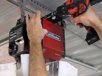 LiftMaster Garage Door LA explains common garage door control and connectivity symptoms