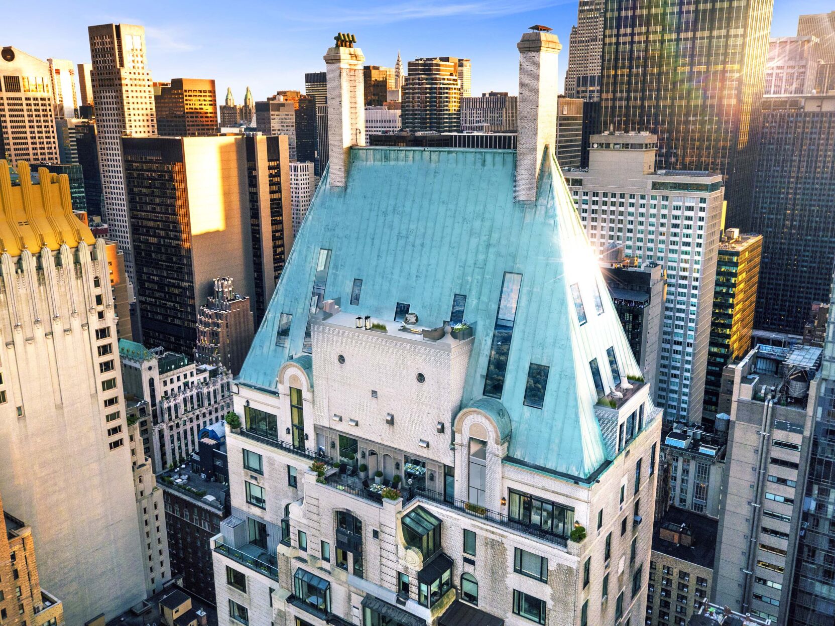 Iconic New York City Penthouse Atop Historic Hampshire House steps from Billionaires’ Row to Sell via Concierge Auctions