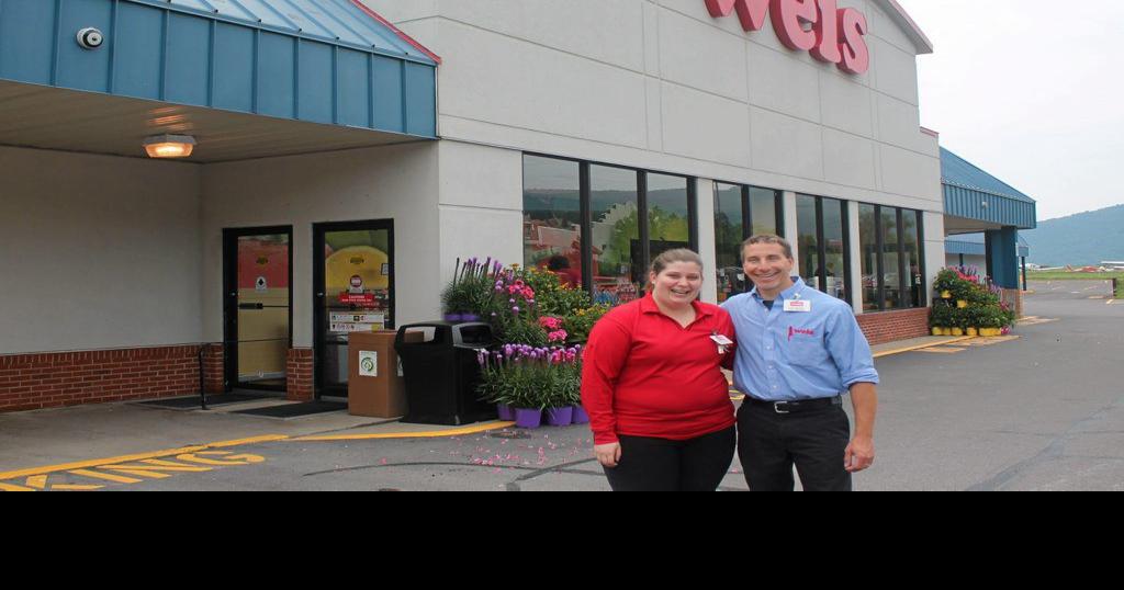 Rep. Thompson Tours Weis Markets