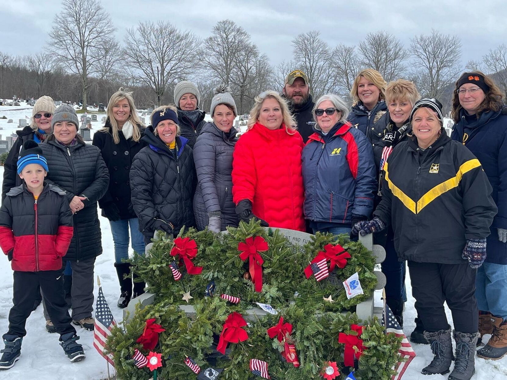 Wreaths across Sunnyside News wcexaminer