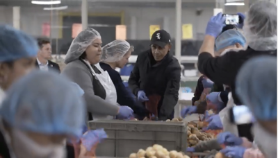 Obama Surprises Chicago Food Bank Volunteers And Helps Prepare